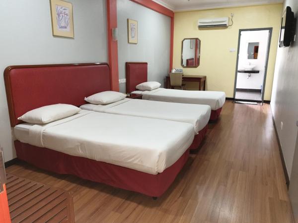 Classic Boutique Hotel Kuantan : photo 8 de la chambre premium triple-3 room