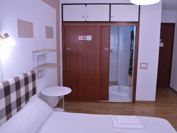 ArArAt Hostel : photo 10 de la chambre chambre double avec salle de bains privative