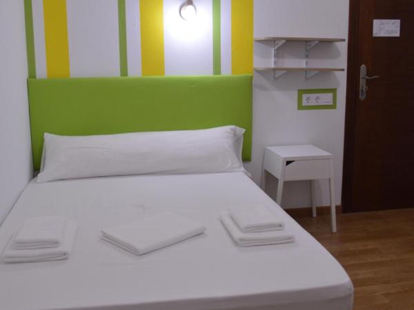 ArArAt Hostel : photo 6 de la chambre chambre double standard avec salle de bains commune