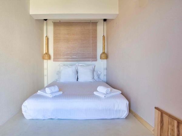 L'Écurie Du Castellas : photo 3 de la chambre appartement avec climatisation - vue sur mer