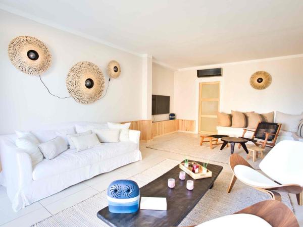 L'Écurie Du Castellas : photo 6 de la chambre apartment with sea view and air-conditioning