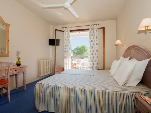 ULVF Hôtel Castel Luberon : photo 6 de la chambre chambre double standard avec balcon 