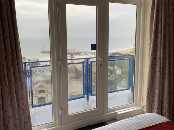 Marsham Court Hotel : photo 8 de la chambre chambre double avec balcon - vue sur mer - chiens interdits