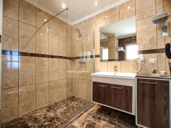 07 Group Hotel : photo 3 de la chambre studio avec balcon 