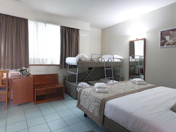 ALA Hotel : photo 1 de la chambre chambre quadruple