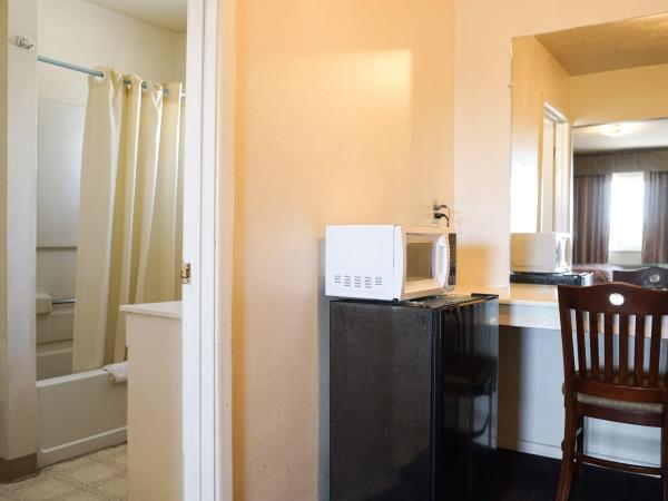 Downtown Inn : photo 6 de la chambre chambre avec 2 grands lits queen-size