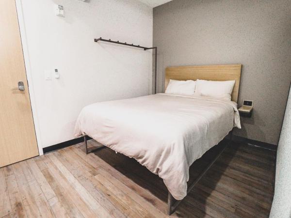 SOVA Micro-Room & Social Hotel : photo 3 de la chambre chambre supérieure lit queen-size