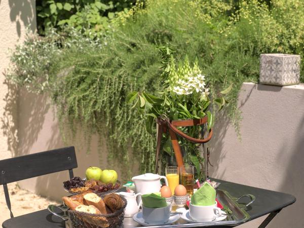 Hôtel l'Amandière : photo 9 de la chambre  double room with king size bed