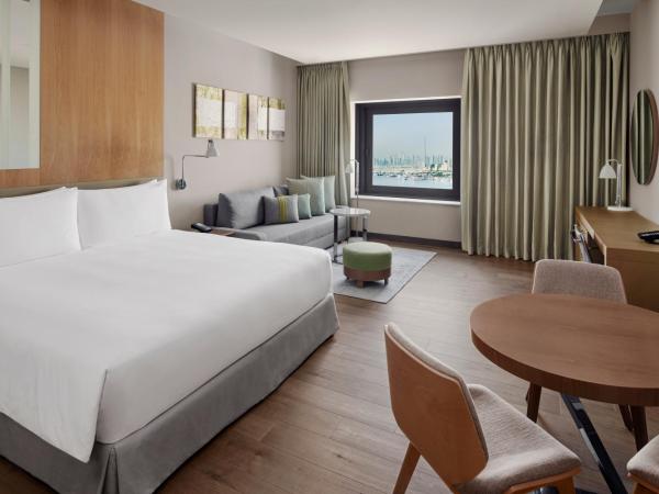 Holiday Inn & Suites - Dubai Festival City Mall, an IHG Hotel : photo 1 de la chambre 1 king premium room with kitchen