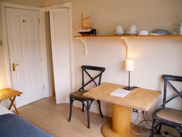 Brookview Guest House : photo 7 de la chambre chambre double - vue sur jardin