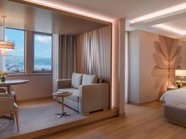 Mövenpick Hotel Istanbul Bosphorus : photo 10 de la chambre suite lit king-size - vue sur bosphore 