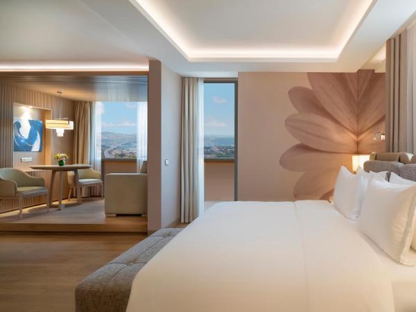 Mövenpick Hotel Istanbul Bosphorus : photo 6 de la chambre suite lit king-size - vue sur bosphore 