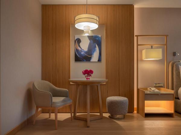 Mövenpick Hotel Istanbul Bosphorus : photo 7 de la chambre suite lit king-size - vue sur bosphore 