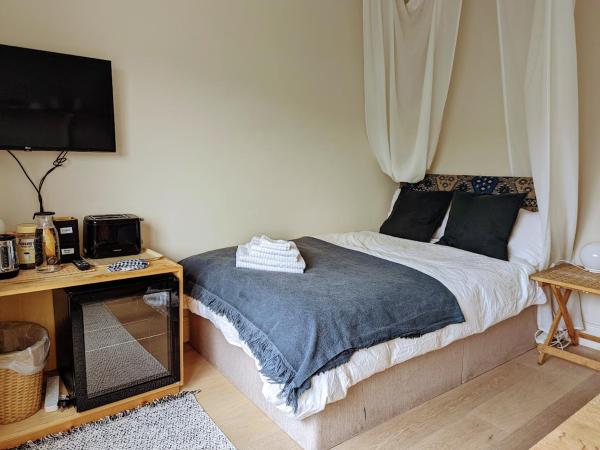 Brookview Guest House : photo 1 de la chambre chambre double - vue sur jardin