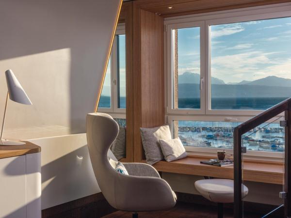 Mvenpick Hotel Lausanne : photo 4 de la chambre suite lit king-size en duplex ? vue sur lac