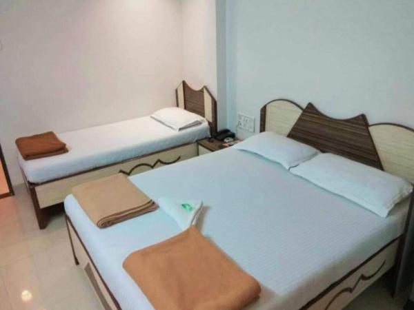 Hotel Broadway Colaba : photo 8 de la chambre chambre triple standard