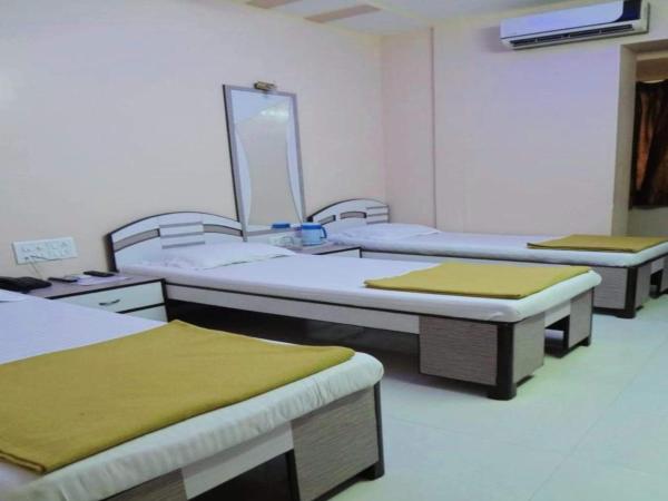 Hotel Broadway Colaba : photo 6 de la chambre chambre triple standard