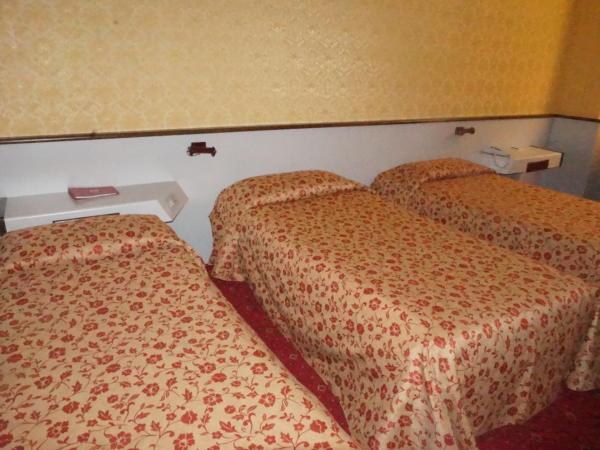 Hotel Maxim : photo 9 de la chambre chambre triple classique