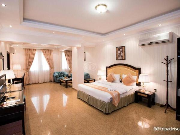 Garden Hotel Muscat By Royal Titan Group : photo 1 de la chambre suite lit king-size