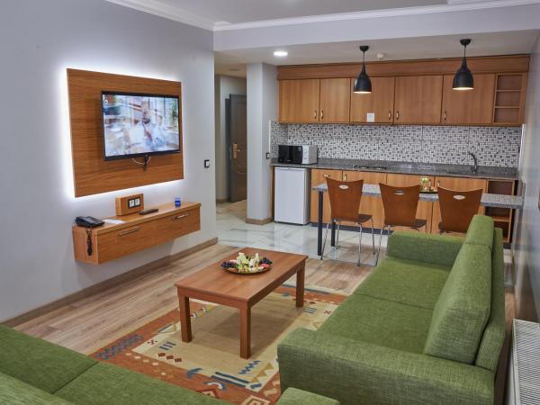 Eliz Hotel Convention Center Thermal Spa & Wellnes : photo 2 de la chambre chambre familiale