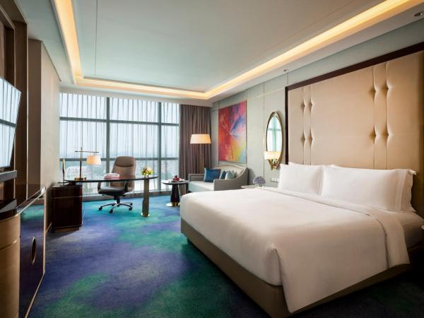 InterContinental Hotels Jakarta Pondok Indah, an IHG Hotel : photo 2 de la chambre chambre lit king-size classique avec vue sur la ville