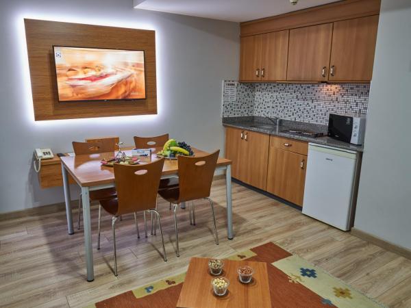 Eliz Hotel Convention Center Thermal Spa & Wellnes : photo 8 de la chambre chambre familiale