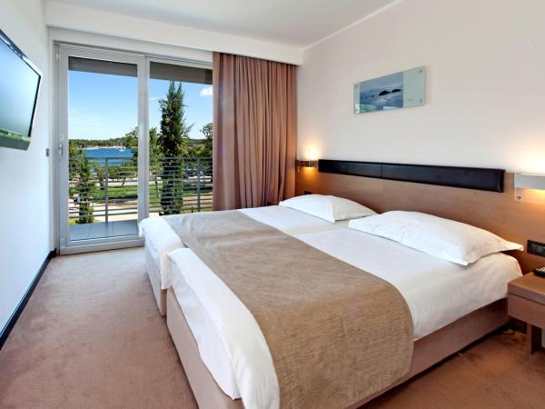 Hotel Molindrio Plava Laguna : photo 2 de la chambre chambre premium avec balcon et vue mer