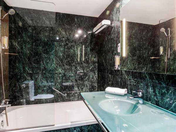 B&B HOTEL Granada Estación : photo 6 de la chambre chambre double ou lits jumeaux