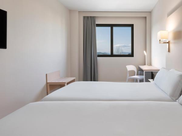 B&B HOTEL Granada Estación : photo 5 de la chambre chambre lits jumeaux