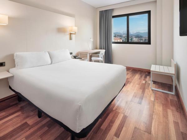 B&B HOTEL Granada Estación : photo 2 de la chambre chambre double ou lits jumeaux