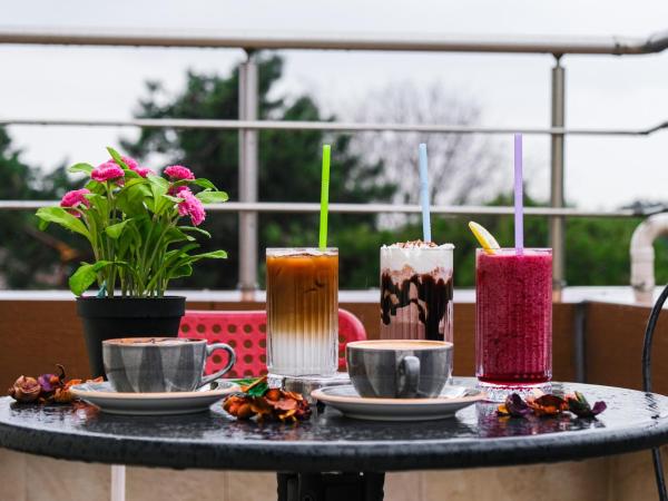 Florya House Hotel : photo 6 de la chambre suite lit king-size avec balcon