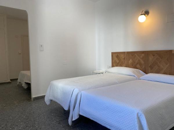 Hostal Paco Marbella : photo 3 de la chambre chambre quadruple
