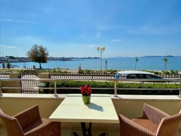 Villa Ivana B&B : photo 2 de la chambre appartement 1 chambre avec balcon et vue sur mer