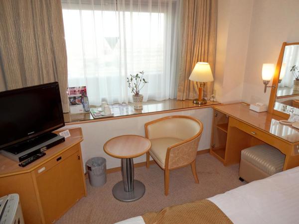 Kobe Luminous Hotel : photo 2 de la chambre chambre double avec petit lit double - non-fumeurs