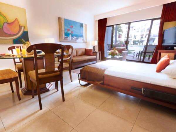 The Royal Cancun All Suites Resort - All Inclusive : photo 5 de la chambre villa principale 2 chambres - vue sur complexe
