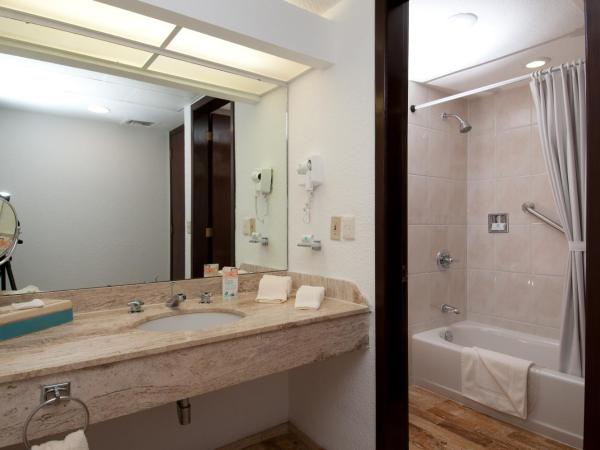 The Royal Cancun All Suites Resort - All Inclusive : photo 8 de la chambre suite 2 chambres (séjour gratuit pour 2 enfants) - vue sur complexe