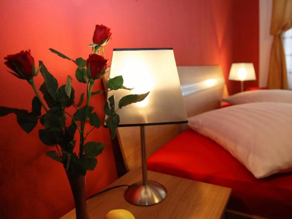 Hotel-Pension Insor : photo 1 de la chambre chambre quadruple