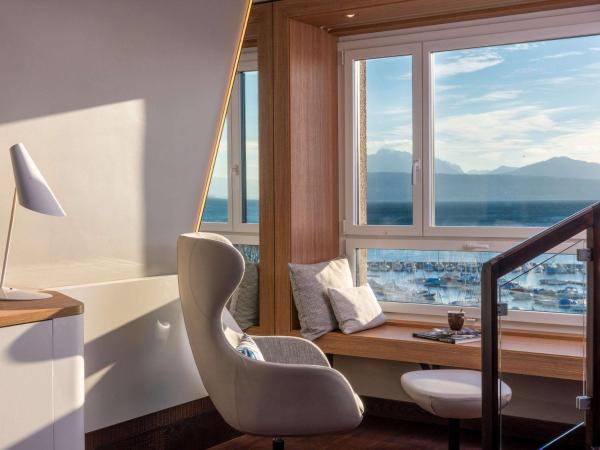 Mvenpick Hotel Lausanne : photo 3 de la chambre suite lit king-size en duplex ? vue sur lac