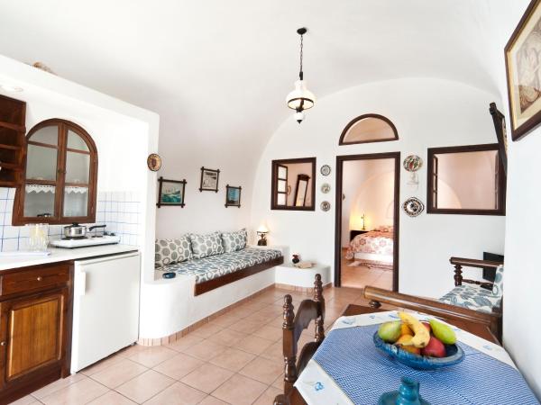 Nikos Villas : photo 2 de la chambre appartement supérieur avec vue sur la caldeira