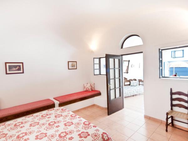 Nikos Villas : photo 5 de la chambre appartement supérieur avec vue sur la caldeira