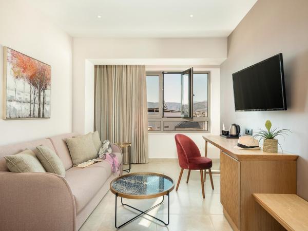 M City Hotel : photo 4 de la chambre suite familiale