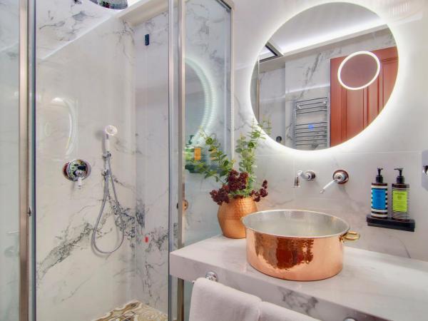 ARCHONTARIKI Historic Boutique Hotel : photo 10 de la chambre chambre double deluxe