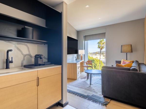 The Shay, a Destination by Hyatt : photo 5 de la chambre suite lit king-size