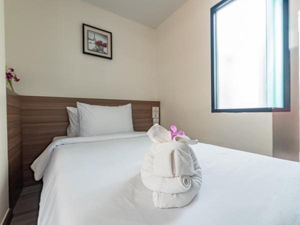 Sovereign Group Hotel at Pratunam : photo 1 de la chambre chambre simple avec balcon