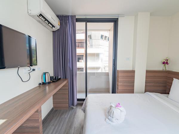 Sovereign Group Hotel at Pratunam : photo 3 de la chambre chambre simple avec balcon