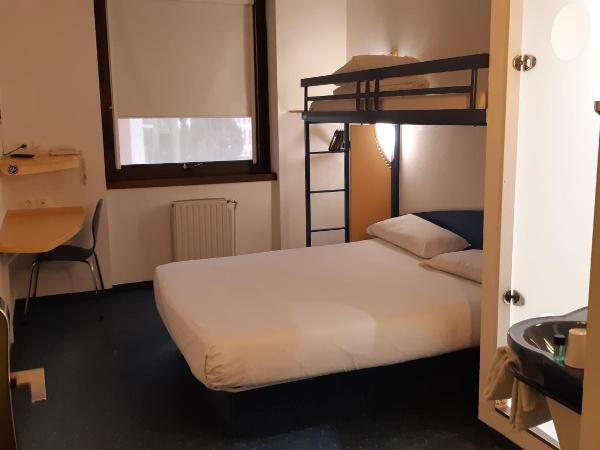 Kyriad Direct Montauban Centre : photo 3 de la chambre 1 lit double