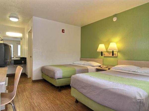 Motel 6-Albuquerque, NM - Midtown : photo 7 de la chambre chambre quadruple de luxe - non-fumeurs