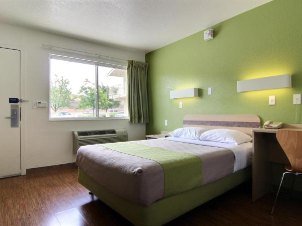 Motel 6-Albuquerque, NM - Midtown : photo 6 de la chambre chambre double - non-fumeurs