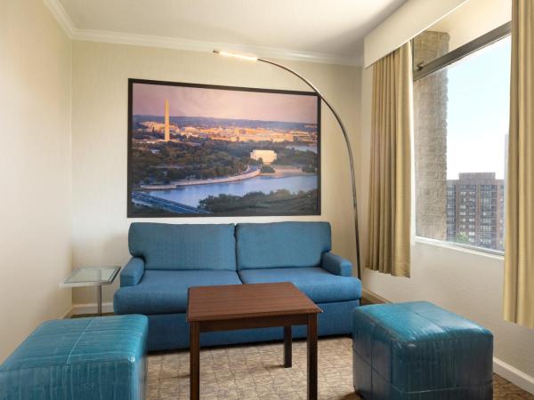Crowne Plaza Crystal City-Washington, D.C., an IHG Hotel : photo 4 de la chambre suite junior lit king-size