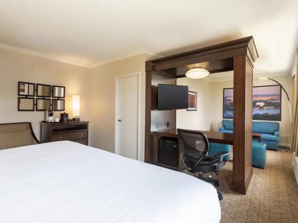 Crowne Plaza Crystal City-Washington, D.C., an IHG Hotel : photo 5 de la chambre suite junior lit king-size